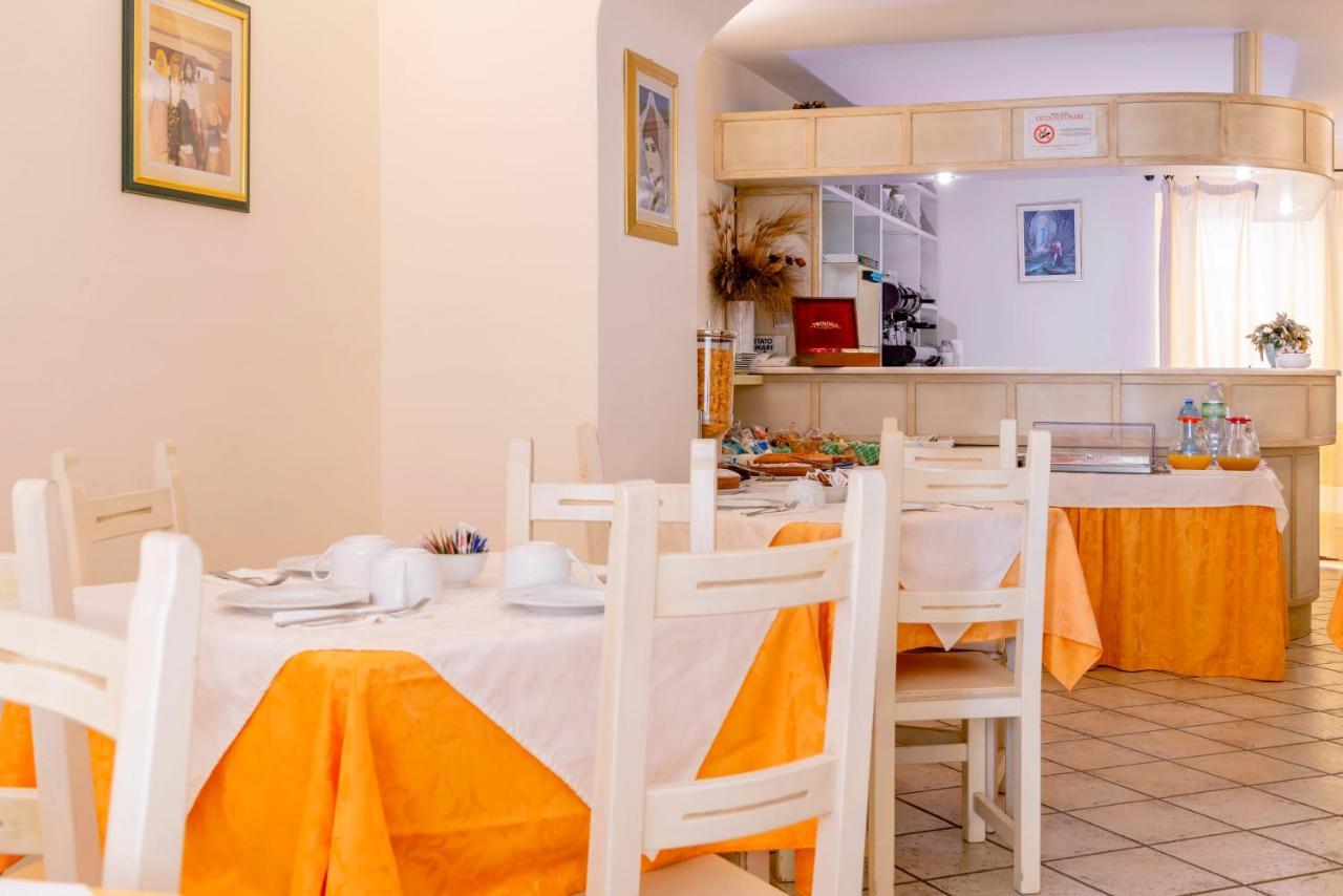Hotel Cavour Olbia Exterior foto