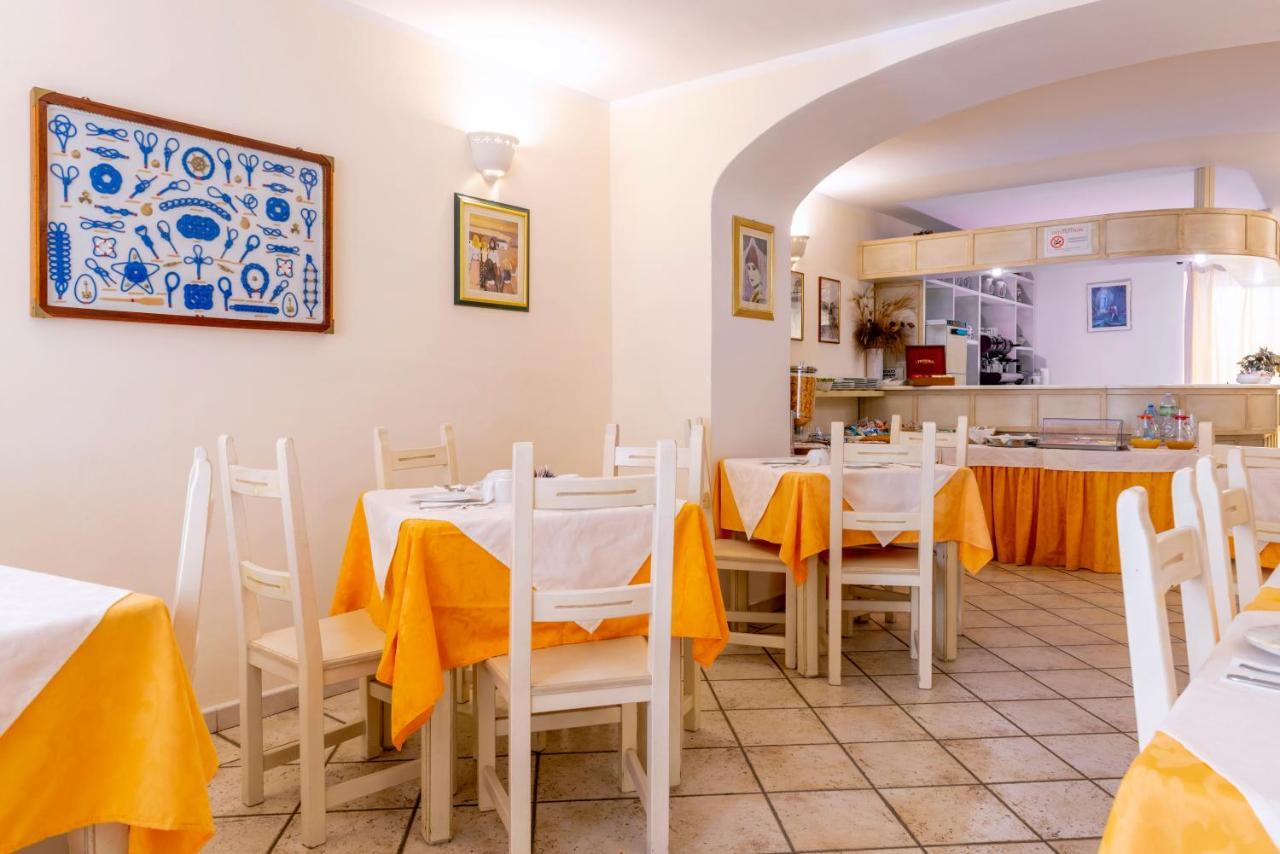Hotel Cavour Olbia Exterior foto