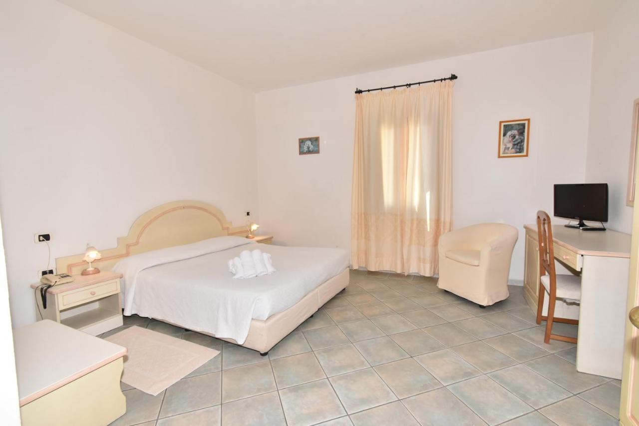 Hotel Cavour Olbia Exterior foto
