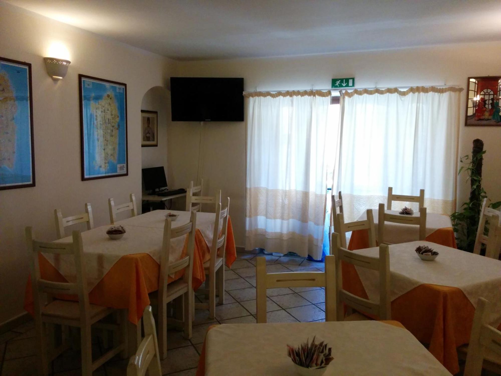 Hotel Cavour Olbia Exterior foto